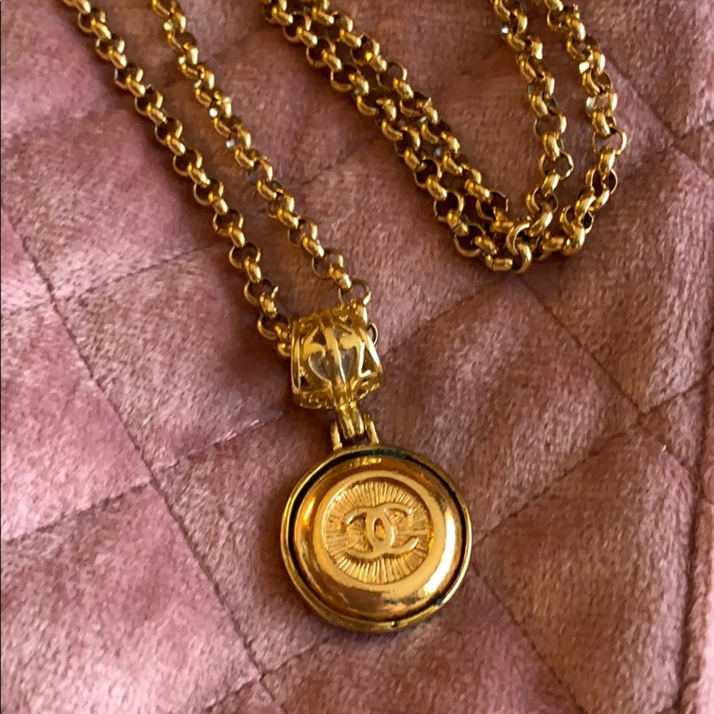 ✨Guaranteed Authentic Chanel Vintage Necklace✨